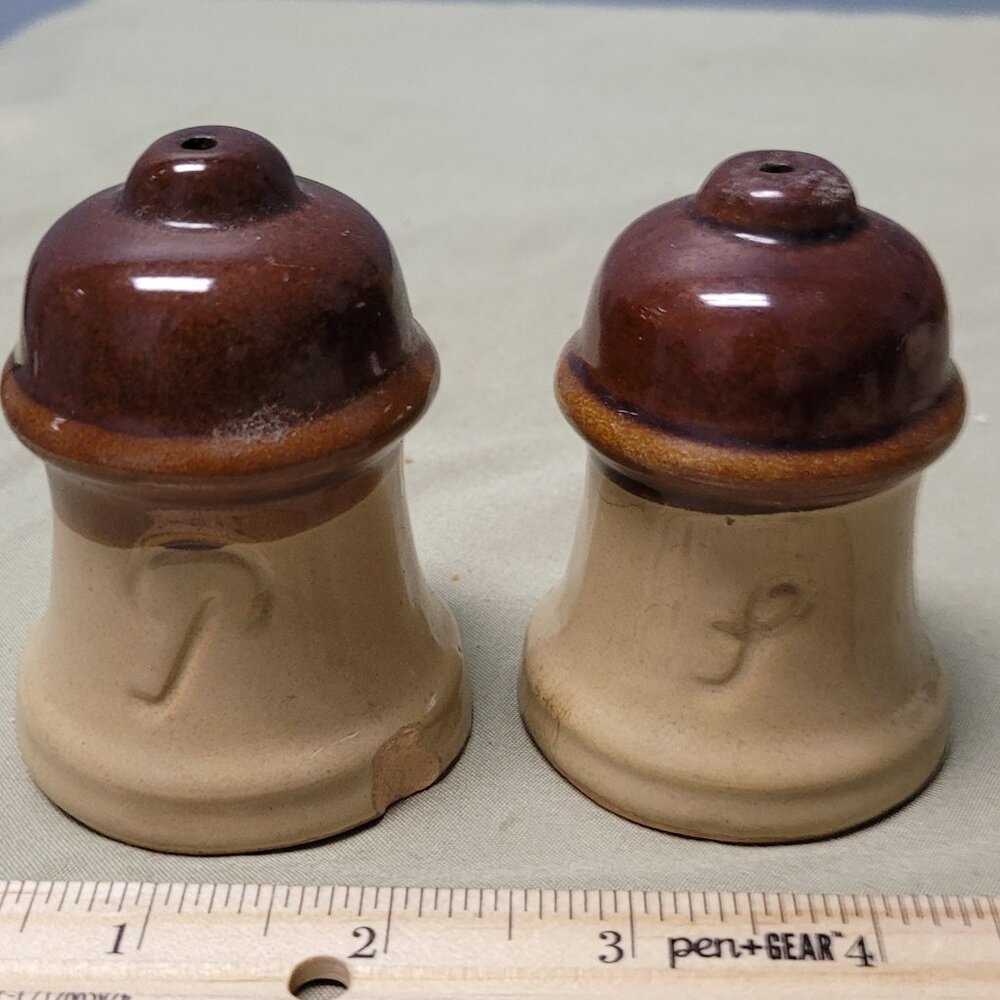 Vintage Stoneware s/p shaker set
